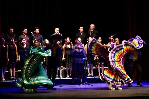 Universidad Cristóbal Colón presenta Recordando a Lara en el Teatro de la Reforma