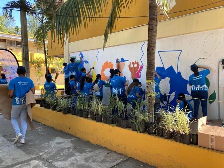 Voluntarios de TenarisTamsa dan nueva imagen a la ESTI 130 en Veracruz