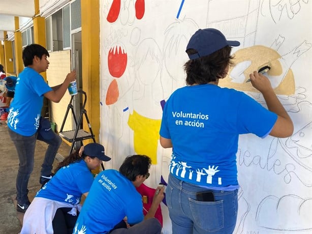 Voluntarios de TenarisTamsa dan nueva imagen a la ESTI 130 en Veracruz