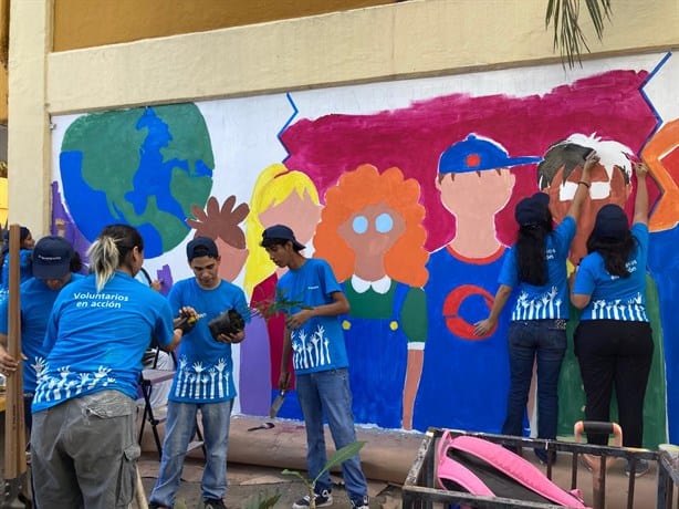 Voluntarios de TenarisTamsa dan nueva imagen a la ESTI 130 en Veracruz