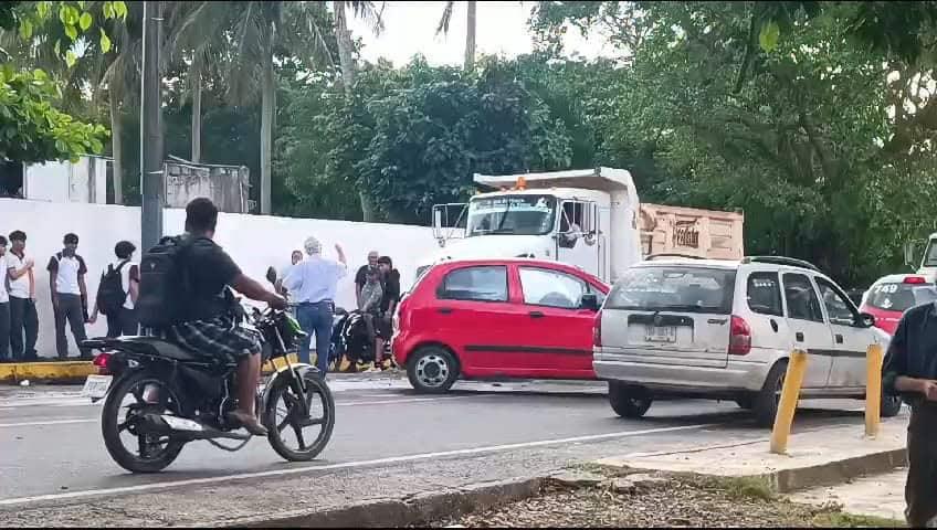 Estudiantes del COBAEV 34 sufrieron accidente en motocicleta; iban rumbo a la institución