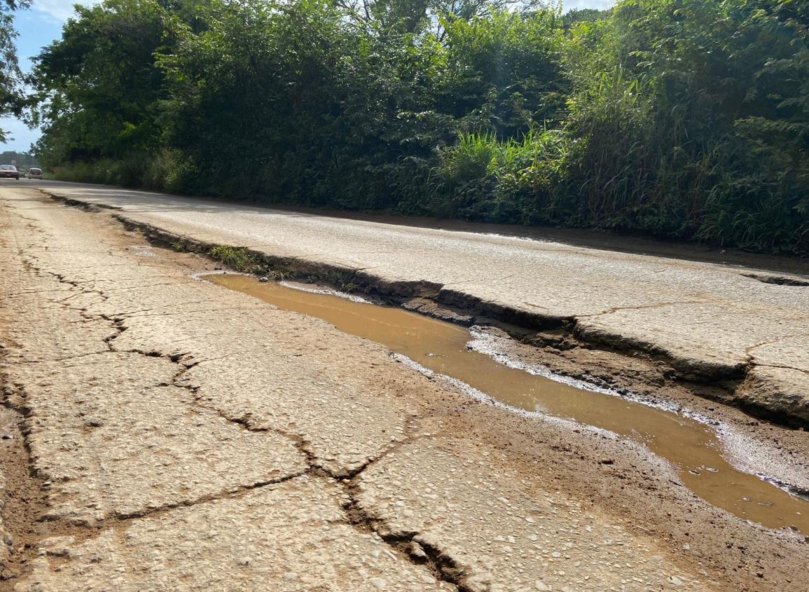 Se sigue hundiendo la Costera del golfo en Acayucan