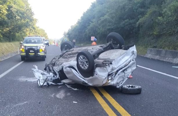 Aparatosa volcadura en carretera de Tihuatlán, en Veracruz