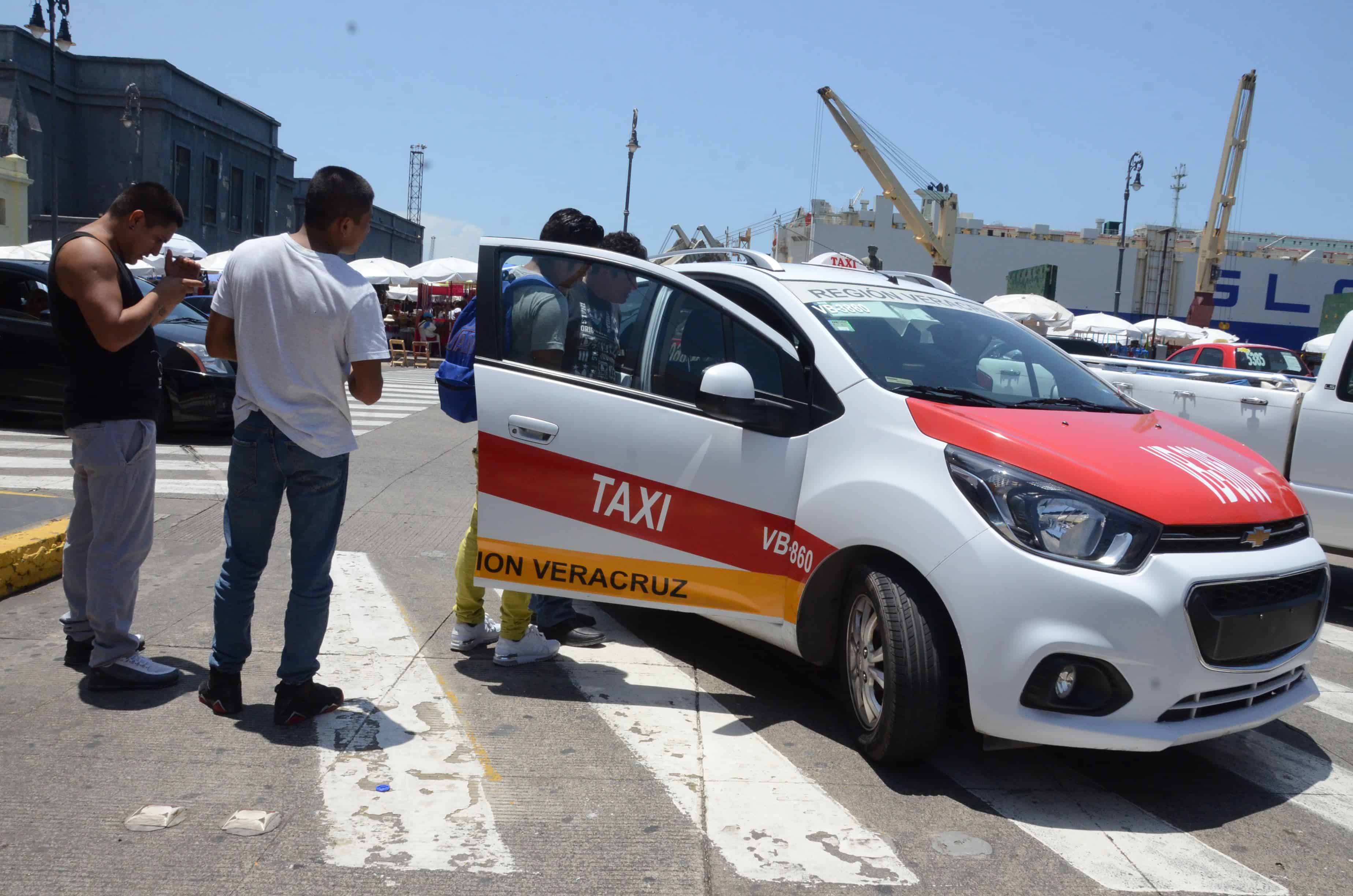 Taxistas confían tener una buena Navidad y año nuevo con el nuevo gobierno