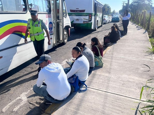 Camión urbano pierde el control y choca contra otro en carretera Veracruz – Xalapa; hay 8 lesionados | VIDEO