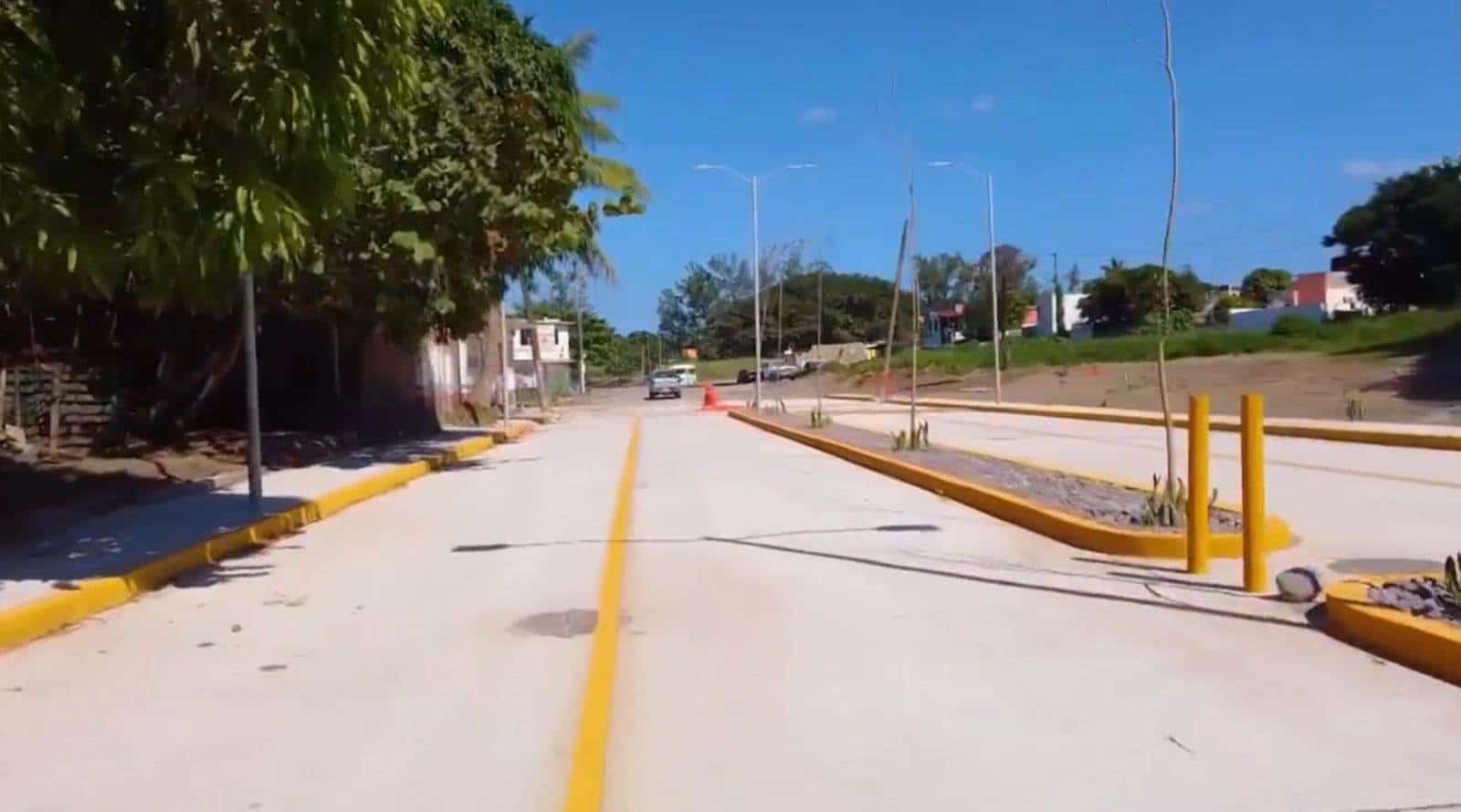 Inauguran la pavimentación con concreto hidráulico de la calle Azteca en Veracruz