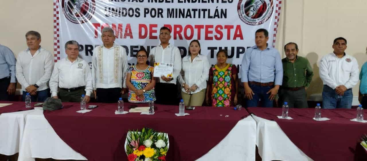 Taxistas minatitlecos se organizan para buscar beneficio social y apoyar a los que menos tienen