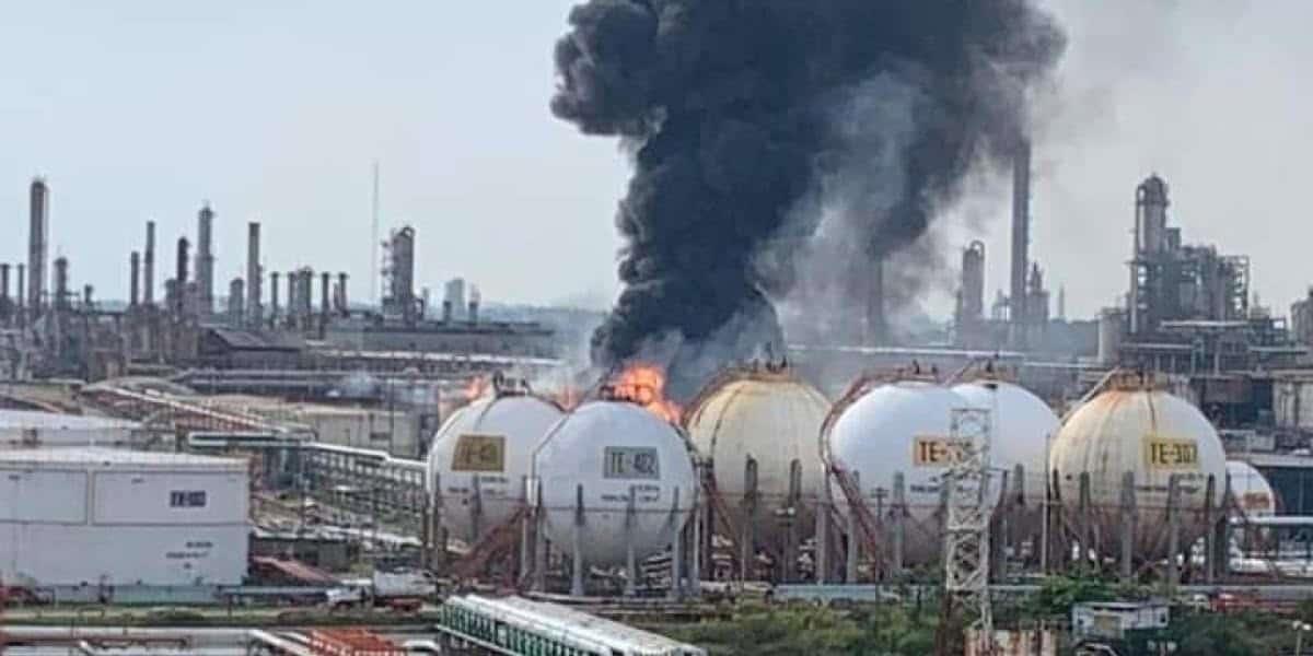 Pemex: así explicaron el incendio en la Refinería de Minatitlán