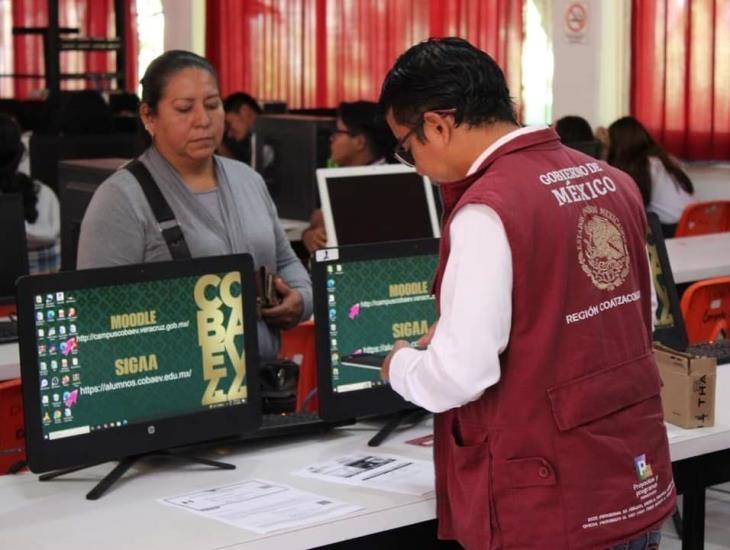 Entregan chips con internet gratuito para estudiantes de bachillerato en Moloacán