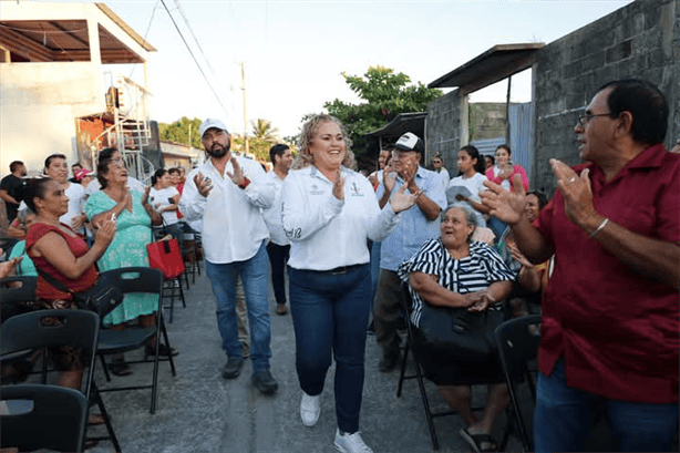 Entregan escrituras a 73 familias de Alvarado tras 40 años de espera