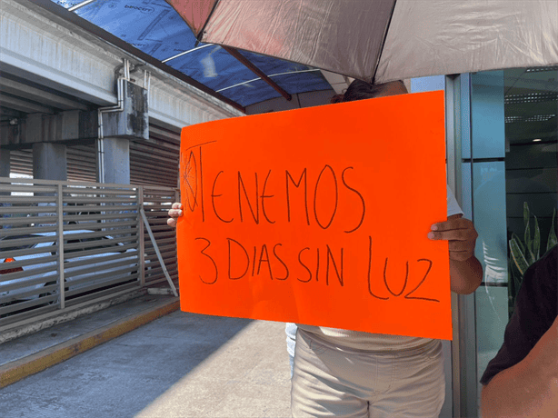 Vecinos toman oficinas de CFE Las Amapolas; llevan 3 días sin luz | VIDEO