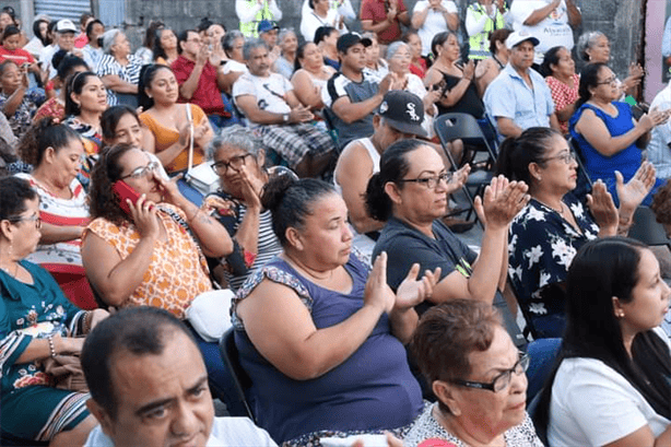 Entregan escrituras a 73 familias de Alvarado tras 40 años de espera