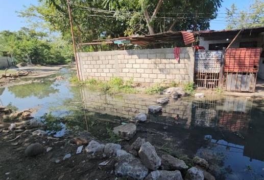 Fuga de aguas negras en colonia de Poza Rica, ¡sigue sin solución!