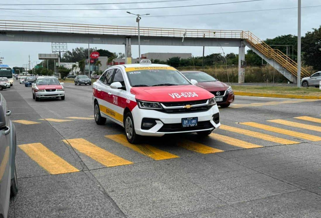 Llaman a denunciar cobros excesivos de taxistas en Veracruz durante Caravana Cola-Cola ante Transporte Público