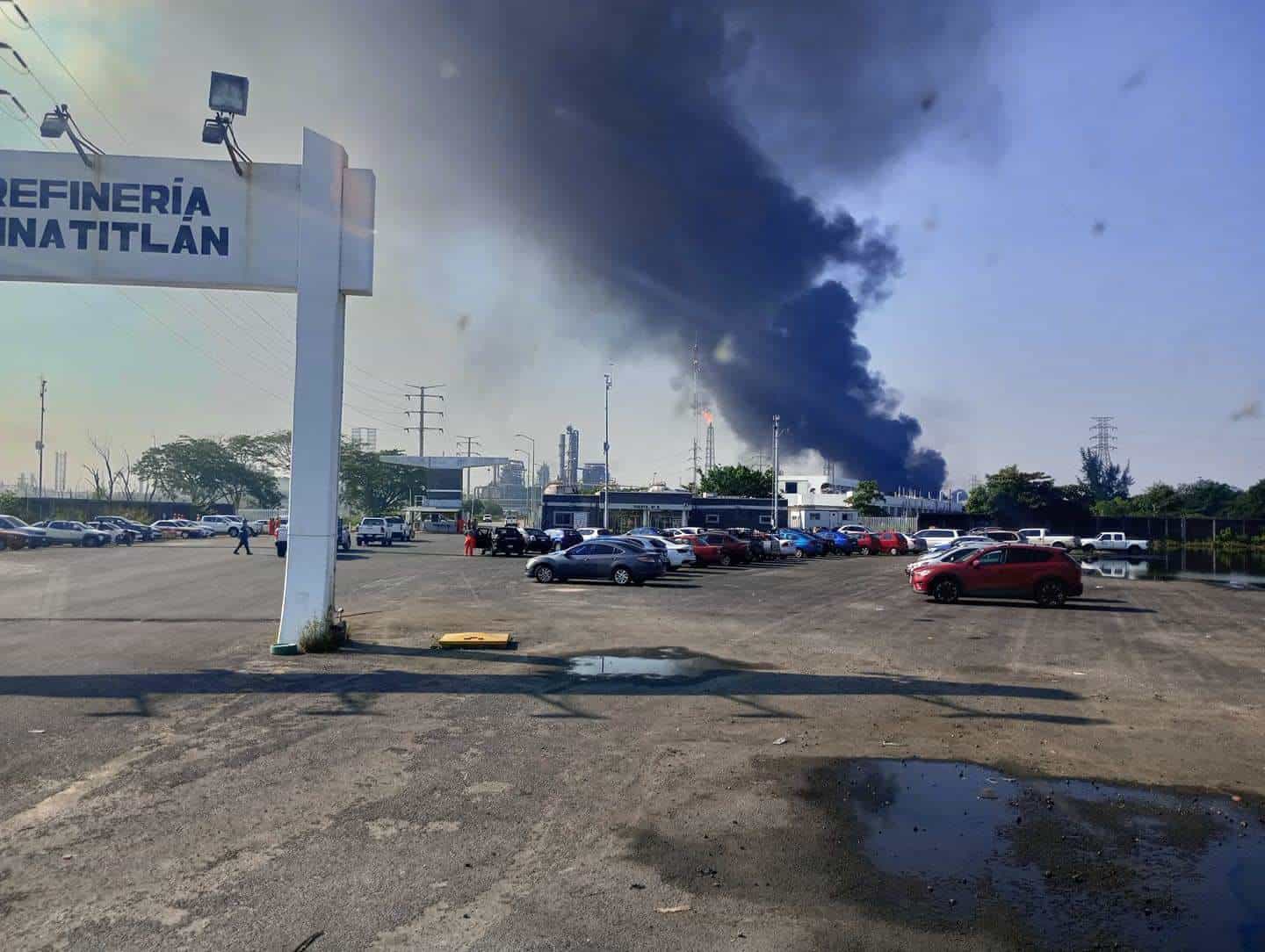 Se registra voraz incendio en la refinería Lázaro Cárdenas de Minatitlán