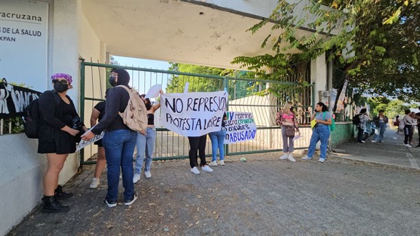 Poza Rica: Protestan para exigir expulsión de presunto alumno agresor de Psicología UV