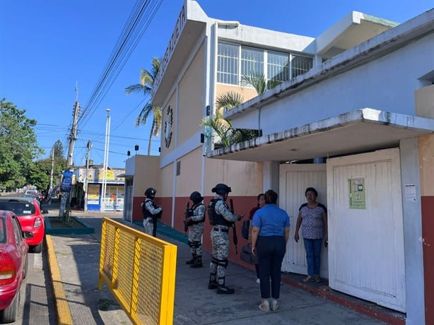 Adolescente ingresa a secundaria de Veracruz con pistola y se moviliza hasta la Guardia Nacional