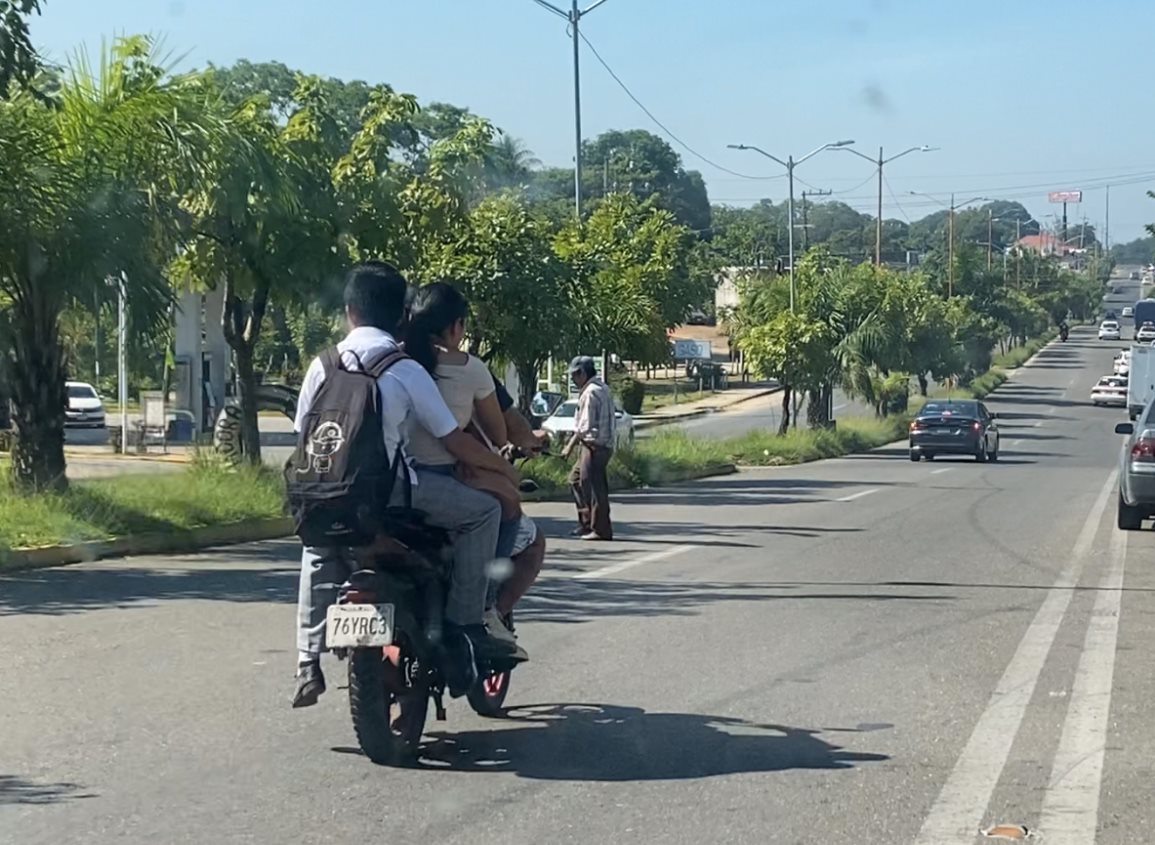 9 de cada 10 moto conductores no usan el casco en Las Choapas