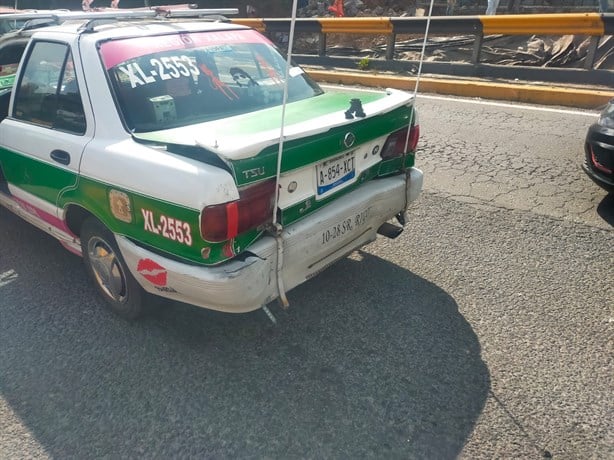 Accidente en puente Macuiltépetl deja un lesionado y caos vial en Xalapa