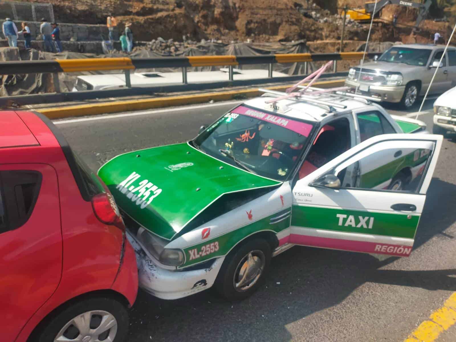 Accidente en puente Macuiltépetl deja un lesionado y caos vial en Xalapa