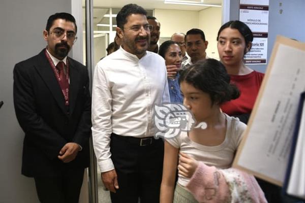 Martí Batres llegó a Xalapa a supervisar la clínica del ISSSTE