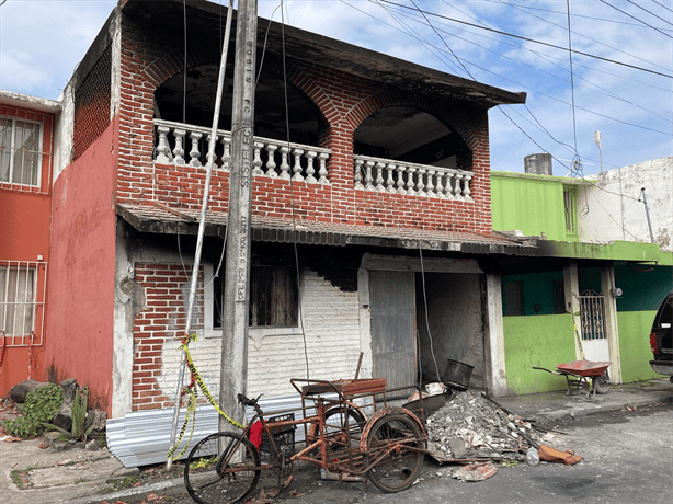 Familia en Veracruz pide apoyo tras perder su hogar por incendio