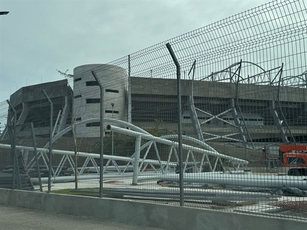 Cuitláhuac García recorre por última vez el estadio Luis Pirata Fuente sin inaugurarlo