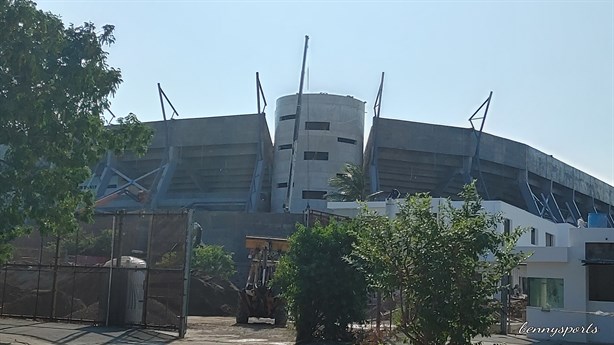 Se va Cuitláhuac sin lograr terminar el estadio Luis Pirata Fuente; obra a marchas forzadas