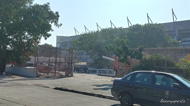 Se va Cuitláhuac sin lograr terminar el estadio Luis Pirata Fuente; obra a marchas forzadas