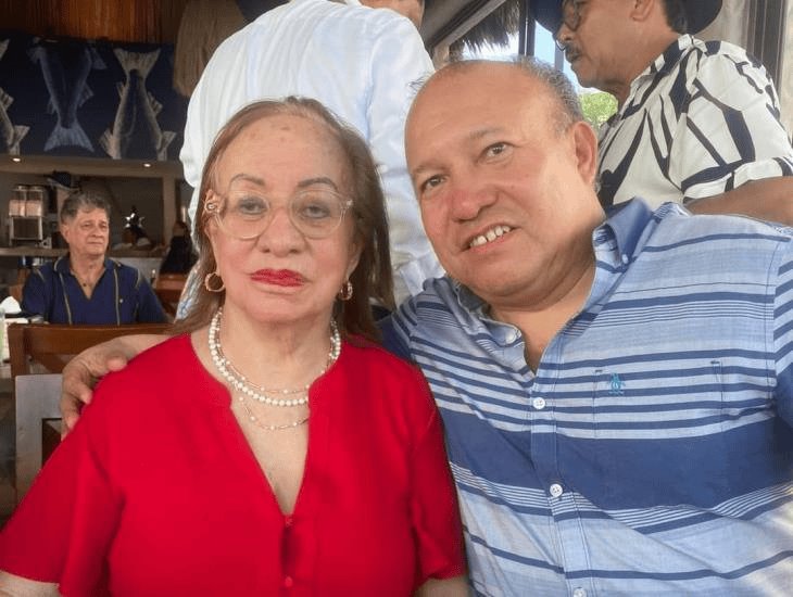 Nancy Segura fue festejada por su hijo, Ricardo Cuevas Segura