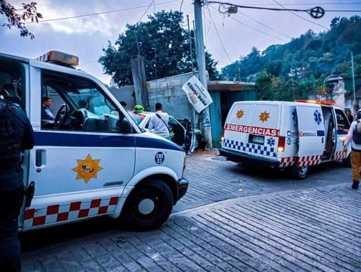 ¡Por ir borracho! Taxista se estrella contra una vivienda en Tlalnelhuayocan