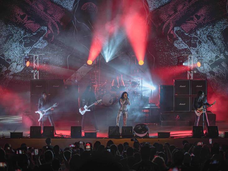 La banda sueca de rock Arch Enemy se llena de fanáticos el Foro Boca