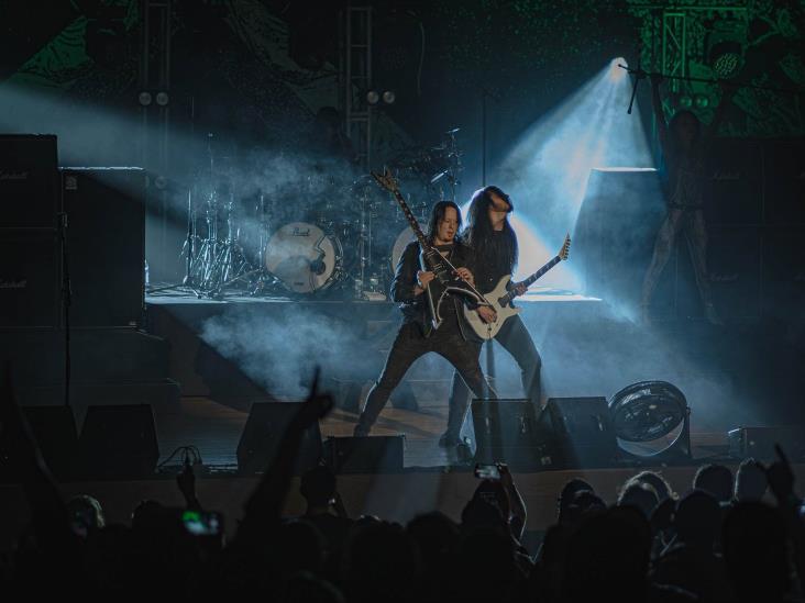 La banda sueca de rock Arch Enemy se llena de fanáticos el Foro Boca