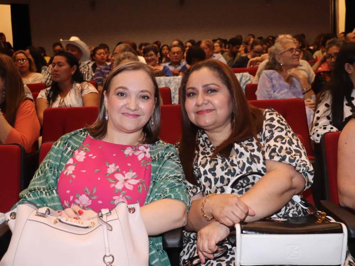 Revista musical Gala en Plenitud es presentada con éxito en el Teatro Clavijero