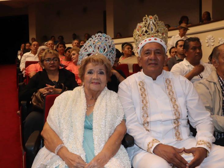 Revista musical Gala en Plenitud es presentada con éxito en el Teatro Clavijero