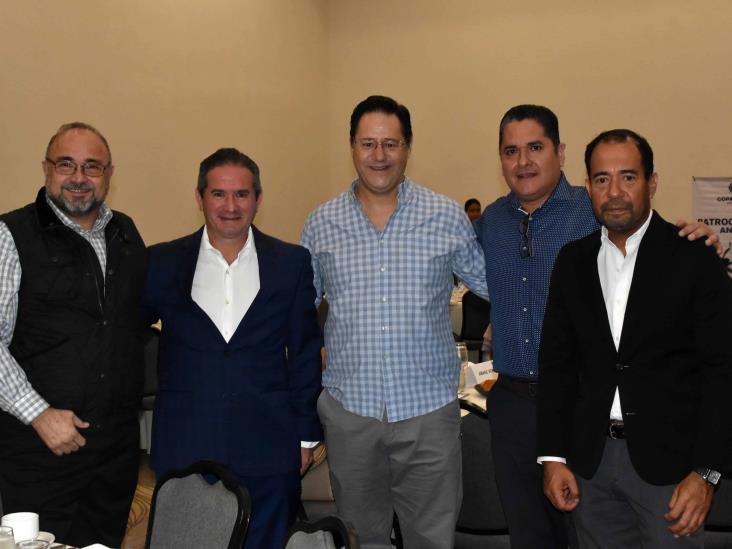 Socios de Coparmex Veracruz realizan desayuno empresarial del mes de noviembre