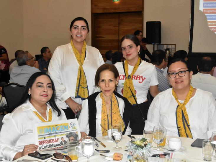 Socios de Coparmex Veracruz realizan desayuno empresarial del mes de noviembre