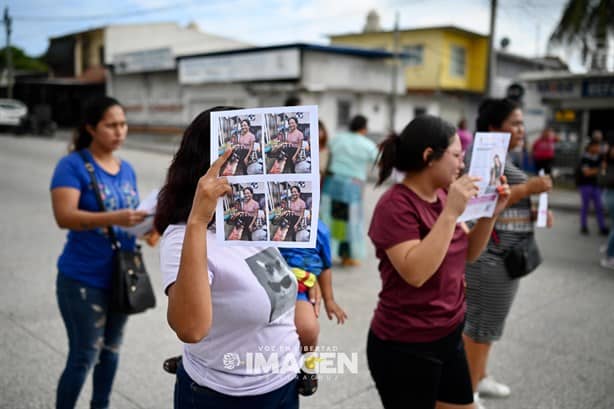 Bloquean la avenida JB Lobos en Veracruz para exigir que aparezca Betzi López Estudillo