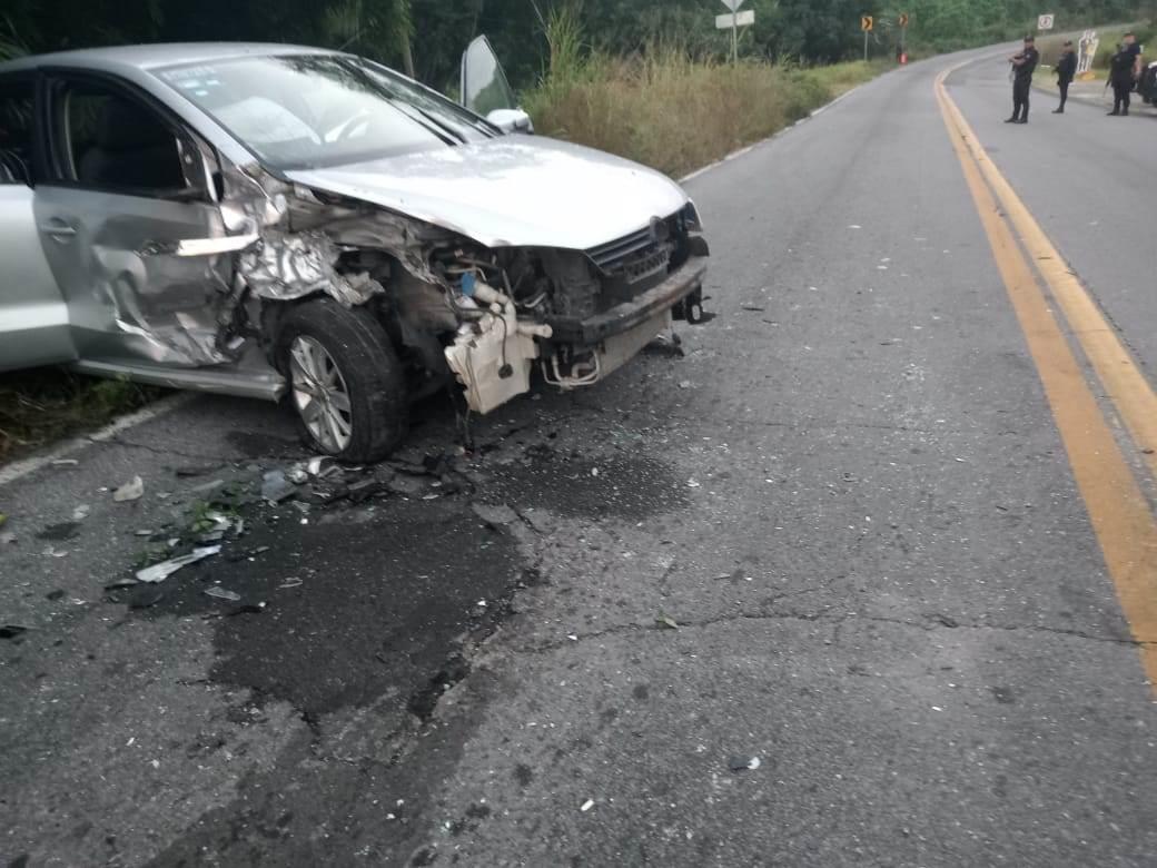 Chocan de frente dos autos en Puente Nacional