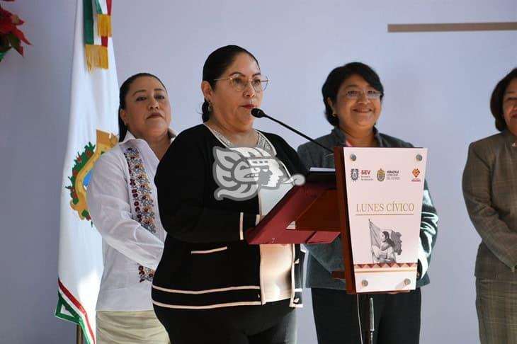 Sacar el rezago educativo en Veracruz y no más aviadores, promete Claudia Tello Espinosa 