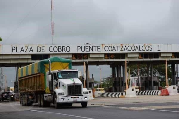 Hidrómilos celebran el cierre de la caseta de cobro del Puente Coatzacoalcos 1