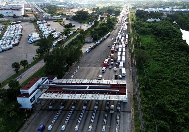 Por este motivo persiste el caos vial Costera del Golfo 180, largas filas en la Caseta del Puente Coatzacoalcos I