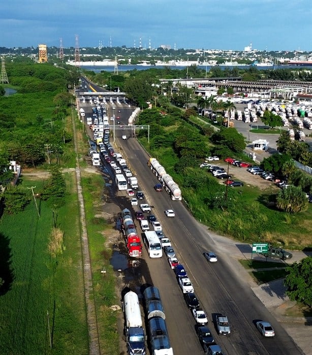 Por este motivo persiste el caos vial Costera del Golfo 180, largas filas en la Caseta del Puente Coatzacoalcos I