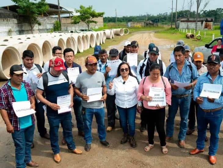 Entrega Carmen Medel pasos de agua a 30 comunidades rurales