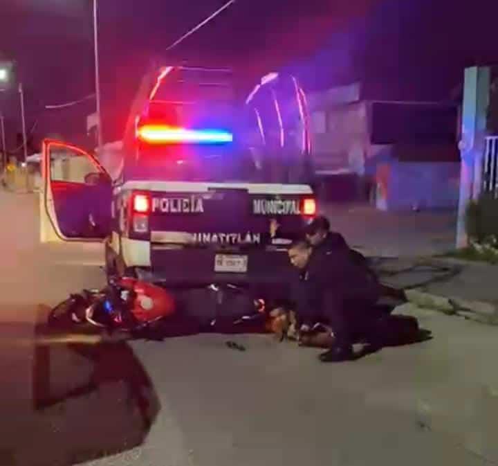 Policías municipales atropellan a motociclista durante persecución