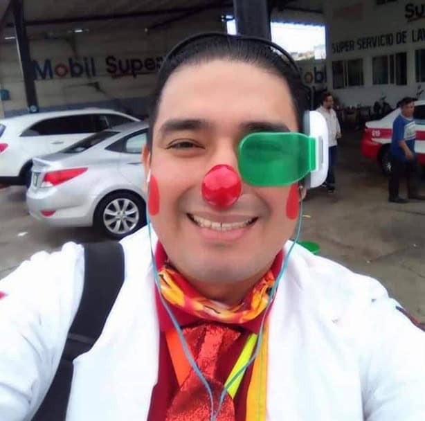 Ricky Cabrera deja un legado como Patch Adams en Coatzacoalcos; conoce las similitudes de sus historias