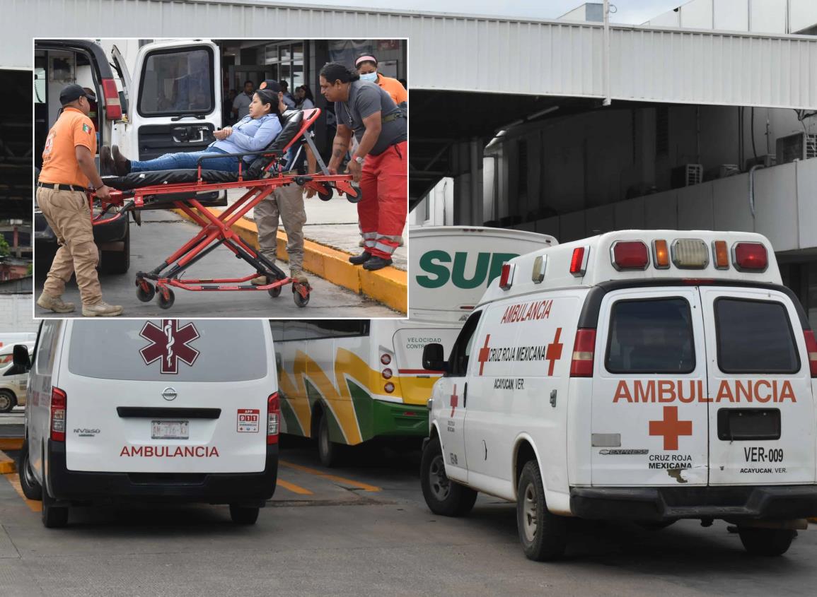 Mujer se accidenta durante viaje en un Sur; acusa mal servicio en terminal de Acayucan l VIDEO