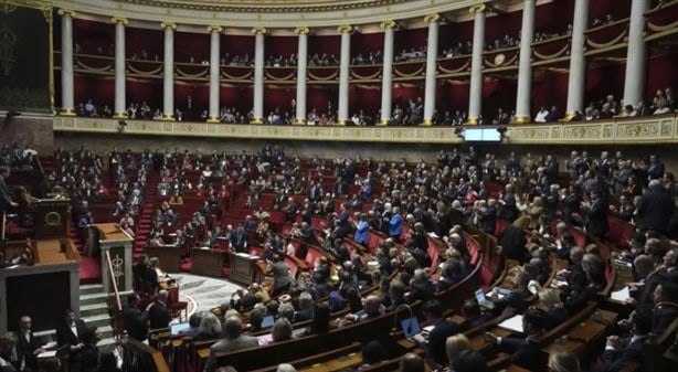 Legisladores de Francia derriban gobierno del primer ministro