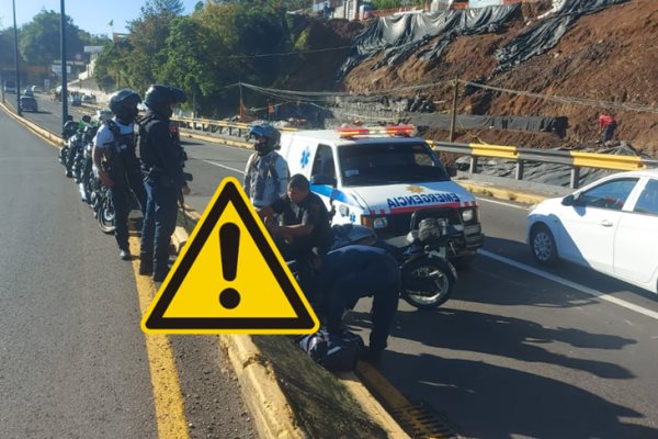 Dos motociclistas chocan en el puente Macuiltépetl en Xalapa; hay un herido 