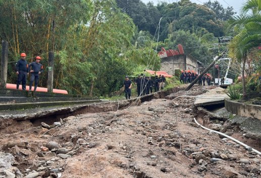 Protección Civil de Veracruz atiende derrumbe en Tlapacoyan tras lluvias intensas